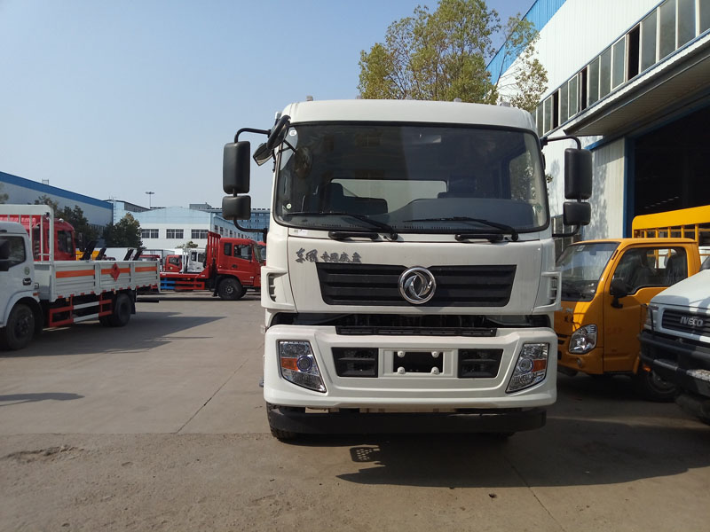 东风6.1米(9吨)气体厢式车